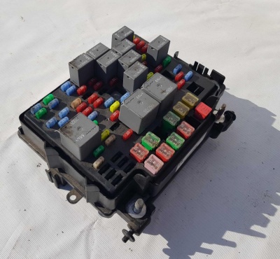Блок предохранителей Chevrolet Tahoe/Cadillac Escalade 2001-2006/ Hummer H2 15201930; 15786043; 15115617
