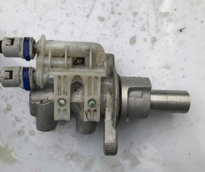 Главный тормозной целиндр Jeep Renegade 2015-2023 68284342AA