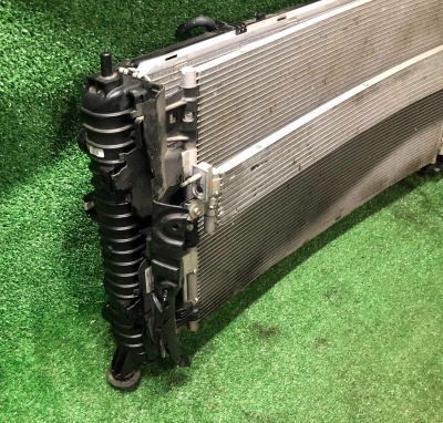 Радиатор основной Chevrolet Tahoe / Escalade 2021-н.в 85575817