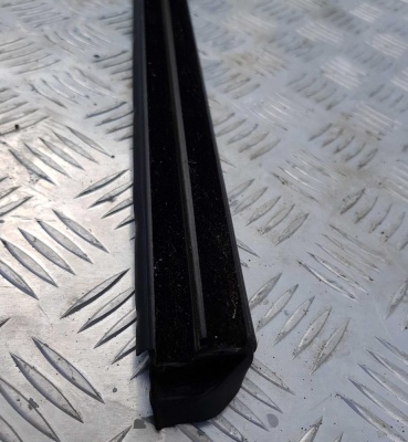 Бархотка/Уплотнитель стекла двери задней левой внутренний Ford Explorer 5 BB53 7825861; BB5Z 7825861