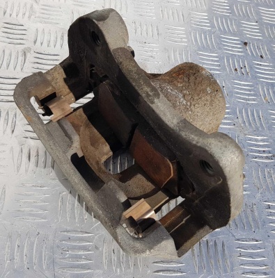 Суппорт тормозной передний левый Chevrolet Camaro 2013-2015 13578804; 92206521