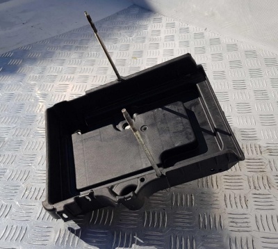 Площадка под АКБ Ford Explorer 5 2011-2015 AG1Z 10732 D; AG13 10723 AF