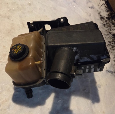 Бачок расширительный (с дефектом) Ford F-150 2008-2014 BL3Z 8A080 B ; BL34 6A987 AC