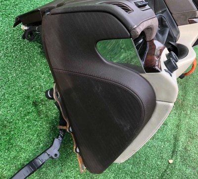 Накладка панели/блока предохранителя левая Cadillac Escalade2015 23434591