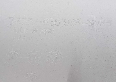 Панель заднего окна правая Ford Mustang 2004-2010  7R33 6351986; 7R3V 6351986; 5R3Z 6352018 AAA