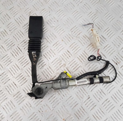 Замок ремня безопасности передний левый Ford Escape 2007-2012 8L8Z 7861203 BA; 8L84 78610E15 B