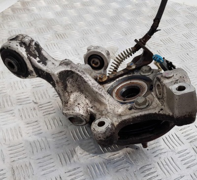 Кулак поворотный задний левый Cadillac SRX 2004-2010 88951999