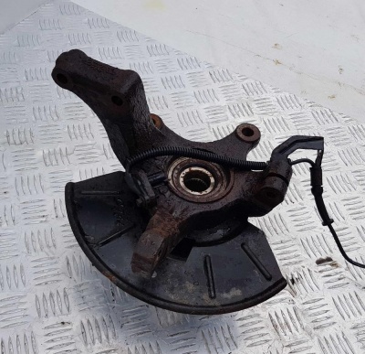 Кулак поворотный передний левый Ford Escape 2007-2012 5L8Z 3K186 BA