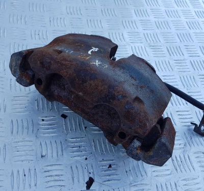 Суппорт тормозной передний правый Ford Expedition 2003-2006 2L1Z 2B120 BA; 6L14 2B294 AA