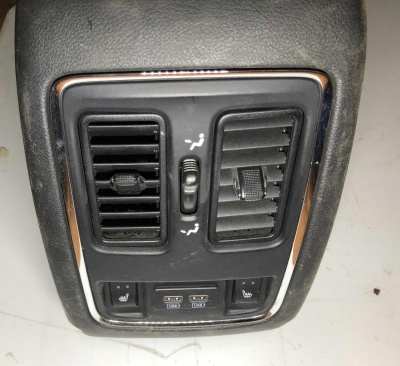 Дефлектор воздушный Jeep Grand Cherokee WK2 C01691009BL