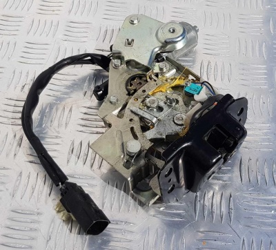 Замок багажника с доводчиком Ford Explorer 5 BB5Z 7843150 B; BB5Z 7843150 C