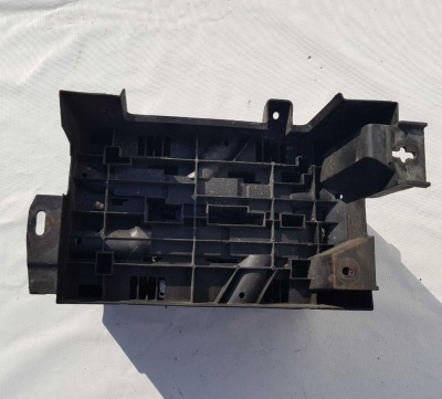 Корпус блока предохранителей с крышкой Cadillac Escalade 2006-2014 25815385; 22817835; 25941374