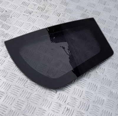 Стекло задней форточки левое Isuzu VehiCross