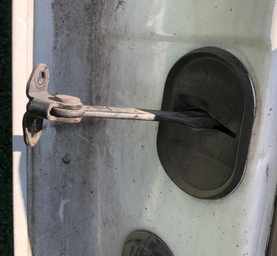 Ограничитель задней правой двери Hummer H2 2003-2009 15828957 ; 15064267 ; 15188727 ; 10386077