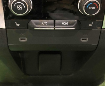 Разъем USB подлокотника задний Chevrolet tahoe 2021-н.в. 84803141