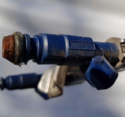 Топливная рампа Ford Escape 2000-2007 (2.3L) 5L8Z 9D280 AA; 5L8G 9D280 AD; 3M6G 9F593 BA; 3M6Z 9F593 BA