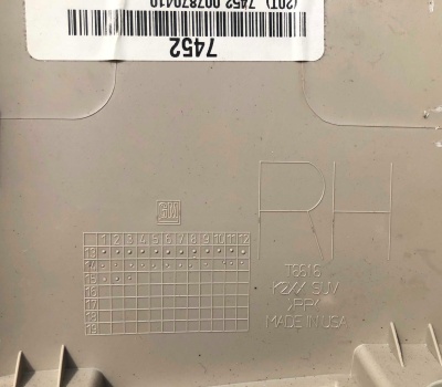 Накладка средней стойки правая Cadillac Escalade / Tahoe 2015-2020 23257452 ; 23228328 ; 23174015