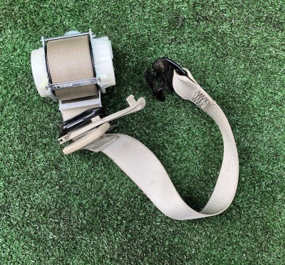 Ремень безопасности второго ряда правый Cadillac Escalade ESV 2015-2020 23468557