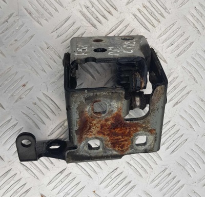 Дверная петля передняя правая нижняя Cadillac Escalade 2006-2014 20969646; 20876297; 25958197; 25854411