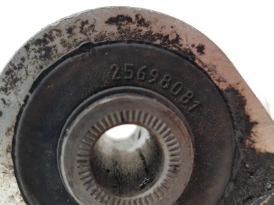 Кулак поворотный задний левый Cadillac SRX 2004-2010 88951999