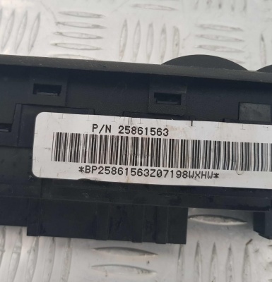 Блок управления стеклоподъемниками водительский Chevrolet TrailBlazer 2001-2009 25866993; 25861563; 25811560; 15857286; 15829849