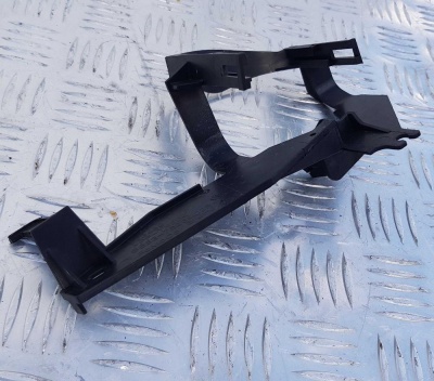 Кронштейн замка двери задней правой Ford Explorer 5 BB5Z 78264C28 A; BB53 78264C28 A