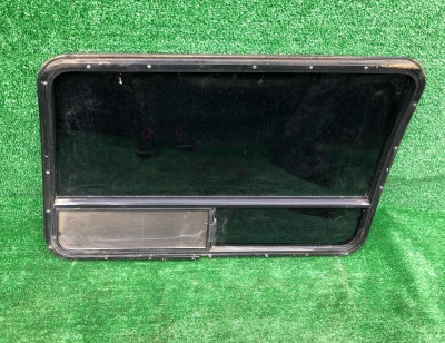 Стекло заднего правого крыла Chevrolet Express 1996-2007 25859120 ; 15764267 ; 15076858 ; 25751481 ; 15985052 ; 15735866 ; 25751481 ; 25739044