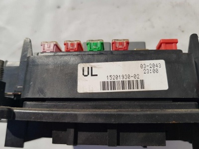 Блок предохранителей Chevrolet Tahoe/Cadillac Escalade 2001-2006/ Hummer H2 15201930; 15786043; 15115617