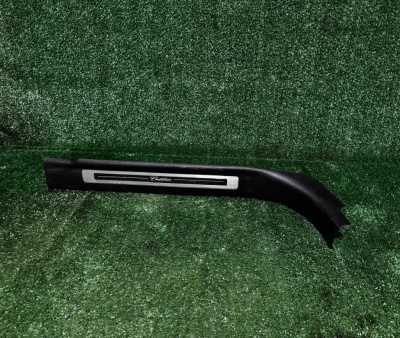 Накладка порога второго ряда левая (ESV) Cadillac Escalade 2015-2020 84559157 ; 22917058 ; 23475142 ; 22825102