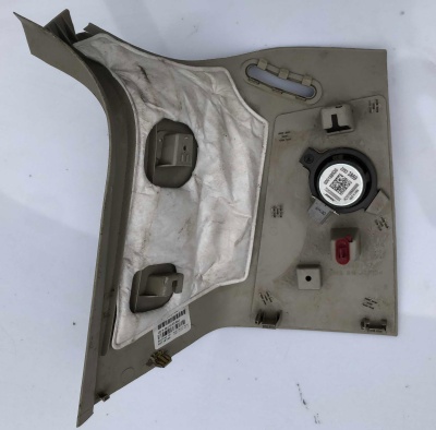 Накладка стойки багажника правая Cadillac Escalade / Tahoe 2015-2019 23260180