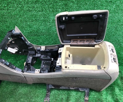 Подлокотник центральной консоли Cadillac Escalade 2003-2006 15178472
