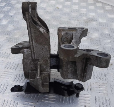 Опора АКПП верхняя  Ford Explorer 5 2011-2012 BB5Z 6038 B; BB53 6F020 AB