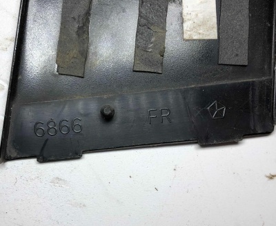 Накладка стойки пассажирской двери Jeep Grand Cherokee WK2 2011 57010444AB