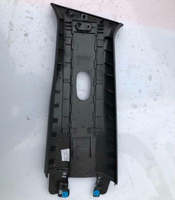 Накладка средней стойки верхняя правая Jeep Renegade 2017 735664601 ; 5VW42LXHAB