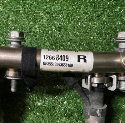 Топливная рампа левая GM Motors 5.3 - 5.2 Cadillac Escalade / Tahoe 2014-2021 12701134 ; 13668408