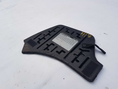 Пол багажника правый Cadillac SRX 2009-2016 22742894; 20902675; 20830702; 22742896