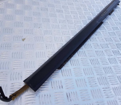 Бархотка/Уплотнитель стекла двери передней левой внешний Ford Expedition 2003-2006 6L1Z 7821453 C