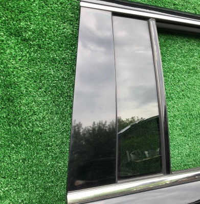 Задняя накладка задней правой двери Cadillac Escalade / Tahoe 2015-2020 84263151 ; 22837468 ; 23219291 ; 23324483 ; 84021610