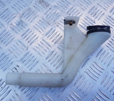 Горловина бачка стеклоомывательной жидкости Cadillac SRX 2009-2016 25979358; 25854598