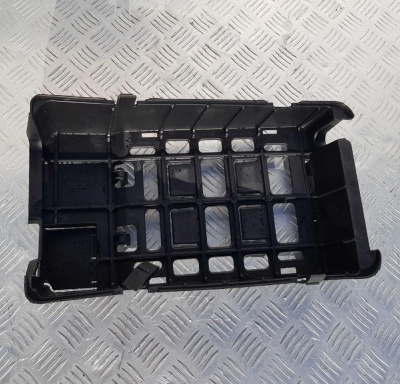 Крышка АКБ Cadillac SRX 2009-2016 23143478; 22940366; 20910119; 20882007