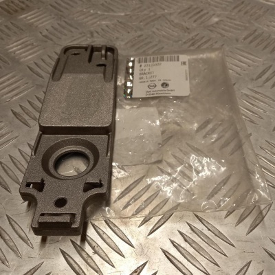 Кронштейн радиатора нижний General Motors 23120322; 1310029