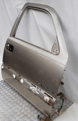 Дверь передняя правая Chevrolet Tahoe 1999-2006 15017224