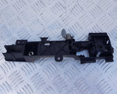 Кронштейн ручки двери правой Ford Explorer 5 BT4Z 7826684 A; BB5Z 7826684 A; CB5Z 7826684 A; DB5Z 7826684 D