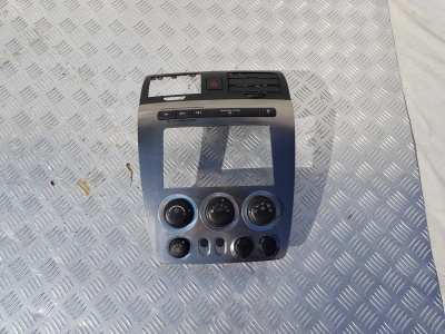 Панель/Рамка магнитолы и климат-контроля Hummer H3 20756985