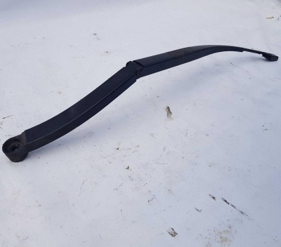 Поводок стеклоочистителя передний правый Cadillac SRX 2009-2016 22872979; 20837226; 25979375; 20981078