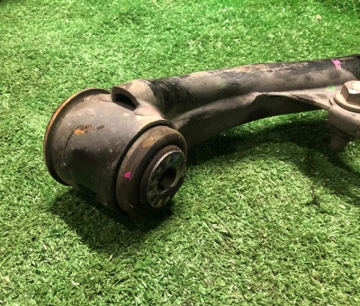 Рычаг передний нижний правый Chevrolet Tahoe / Escalade 2021-н.в. 84729619