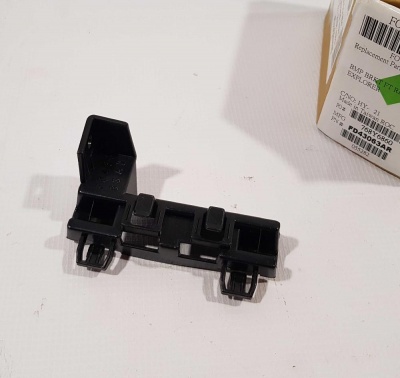 Кронштейн крепления переднего бампера правый Ford Explorer 4 2006-2010 6L2Z 17E814 AA; 6L24 17D940 ACW