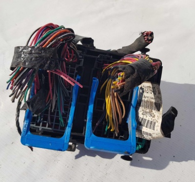 Блок предохранителей салонный Cadillac Escalade 2006-2014 20813087; 15939775; 15780697; 25781328