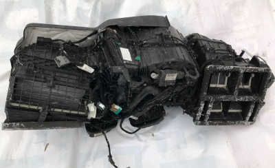 Корпус печки торпедо Cadillac Escalade / Tahoe 2014-2016 23185036 ; 23129018 ; 23309412