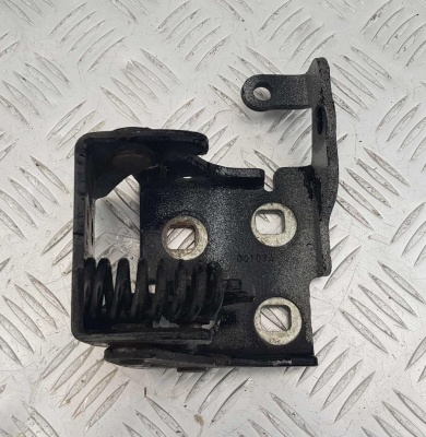 Дверная петля передняя правая нижняя Cadillac Escalade 2006-2014 20969646; 20876297; 25958197; 25854411